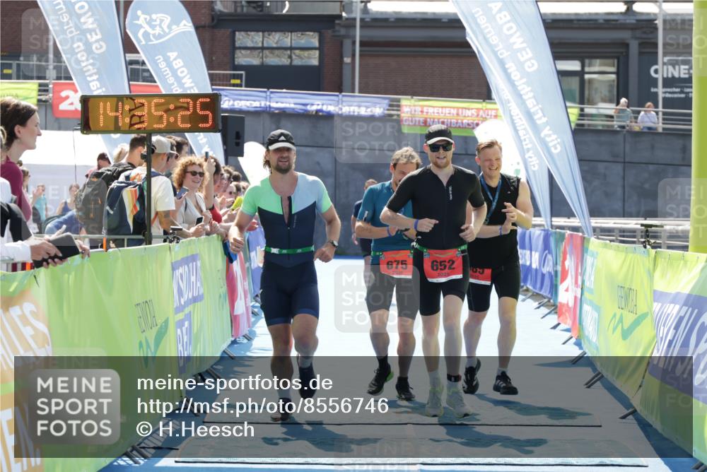 10.08.2025 - GEWOBA Citytriathlon Bremen H.Heesch http://msf.ph/oto/8556746 10.08.2025 14:35:28 Ziel 596, 632, 652 meine-sportfotos.de