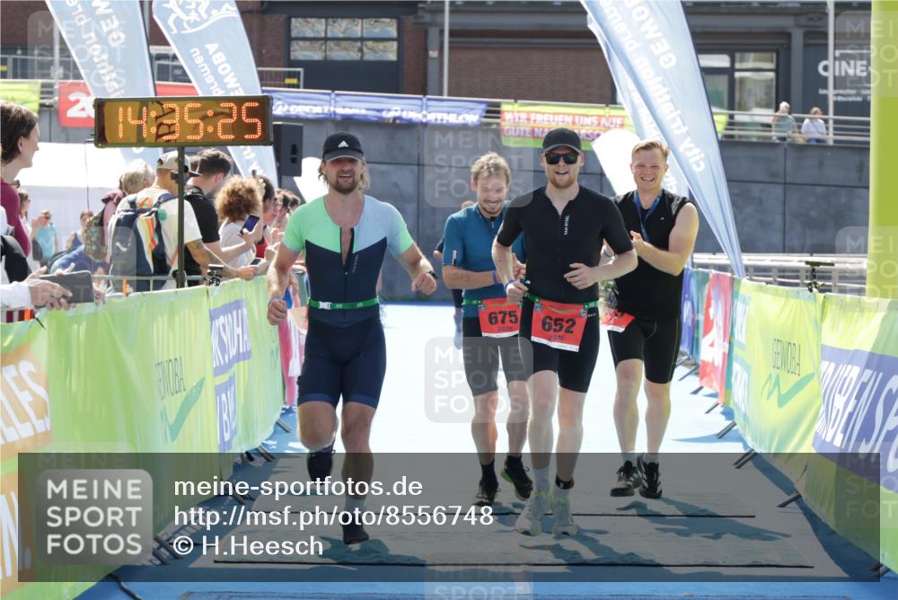 10.08.2025 - GEWOBA Citytriathlon Bremen H.Heesch http://msf.ph/oto/8556748 10.08.2025 14:35:29 Ziel 596, 632, 652 meine-sportfotos.de