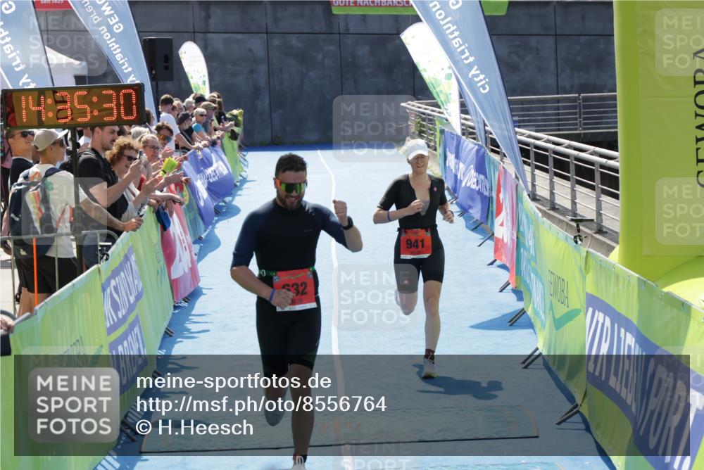 10.08.2025 - GEWOBA Citytriathlon Bremen H.Heesch http://msf.ph/oto/8556764 10.08.2025 14:35:33 Ziel 596, 632, 652, 941 meine-sportfotos.de