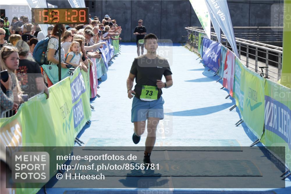 10.08.2025 - GEWOBA Citytriathlon Bremen H.Heesch http://msf.ph/oto/8556781 10.08.2025 15:31:32 Ziel 73, 376 meine-sportfotos.de