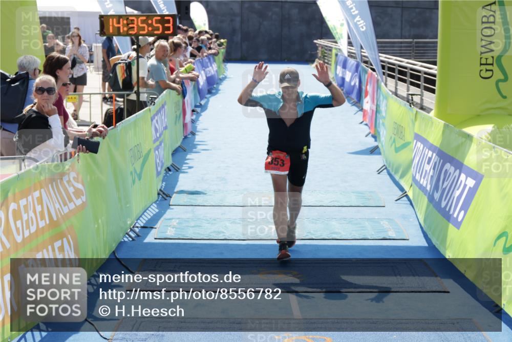 10.08.2025 - GEWOBA Citytriathlon Bremen H.Heesch http://msf.ph/oto/8556782 10.08.2025 14:35:57 Ziel 853 meine-sportfotos.de