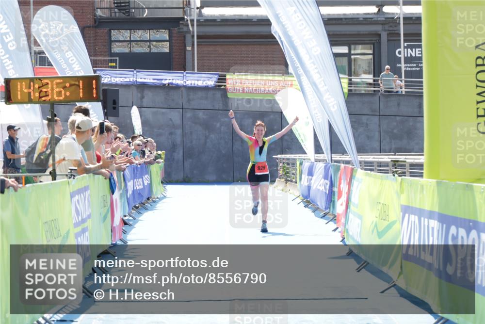 10.08.2025 - GEWOBA Citytriathlon Bremen H.Heesch http://msf.ph/oto/8556790 10.08.2025 14:36:15 Ziel 929 meine-sportfotos.de