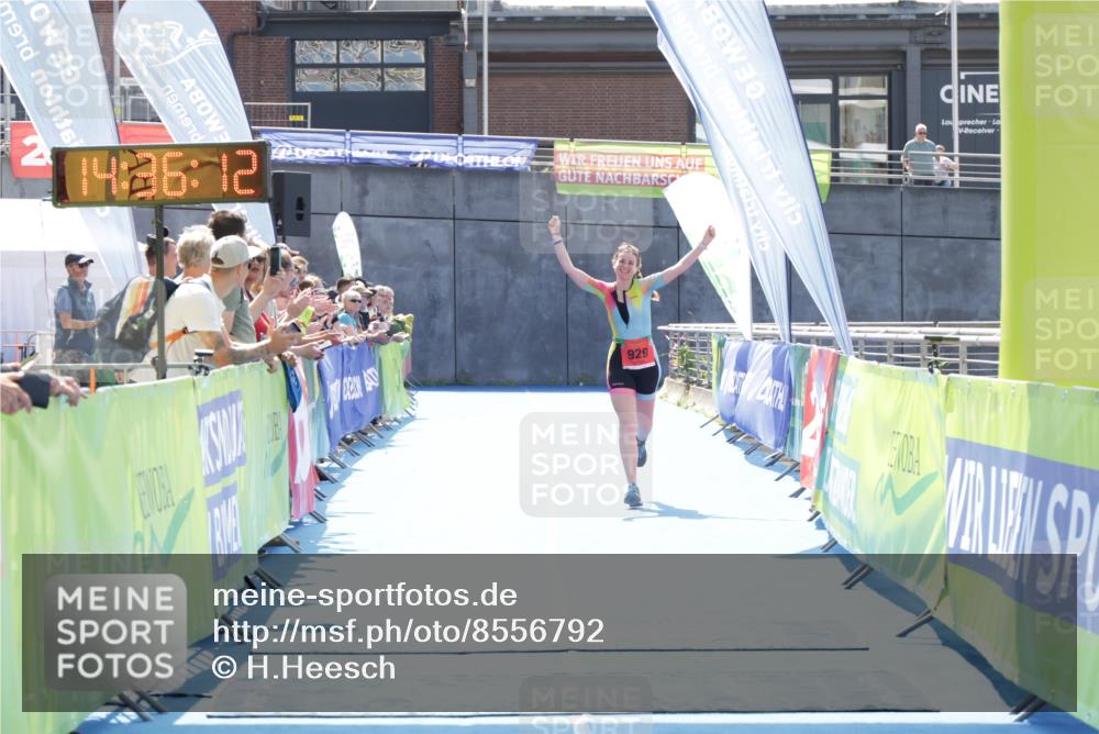10.08.2025 - GEWOBA Citytriathlon Bremen H.Heesch http://msf.ph/oto/8556792 10.08.2025 14:36:15 Ziel 929 meine-sportfotos.de