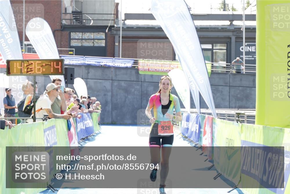 10.08.2025 - GEWOBA Citytriathlon Bremen H.Heesch http://msf.ph/oto/8556794 10.08.2025 14:36:18 Ziel 929 meine-sportfotos.de