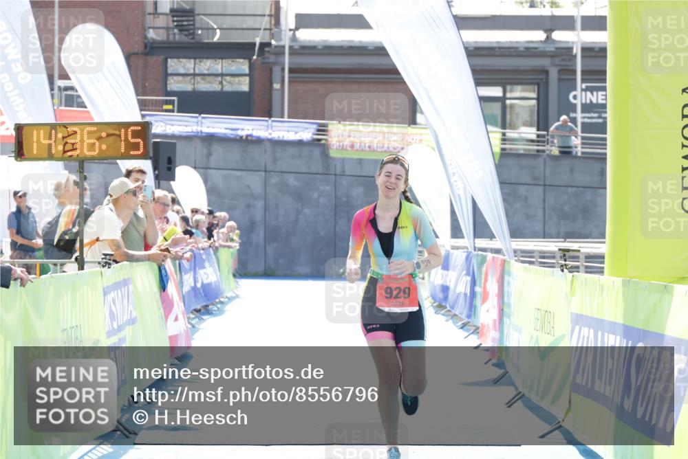 10.08.2025 - GEWOBA Citytriathlon Bremen H.Heesch http://msf.ph/oto/8556796 10.08.2025 14:36:18 Ziel 929 meine-sportfotos.de