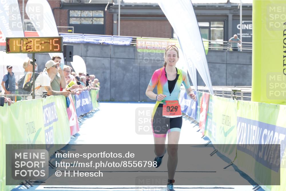 10.08.2025 - GEWOBA Citytriathlon Bremen H.Heesch http://msf.ph/oto/8556798 10.08.2025 14:36:18 Ziel 929 meine-sportfotos.de