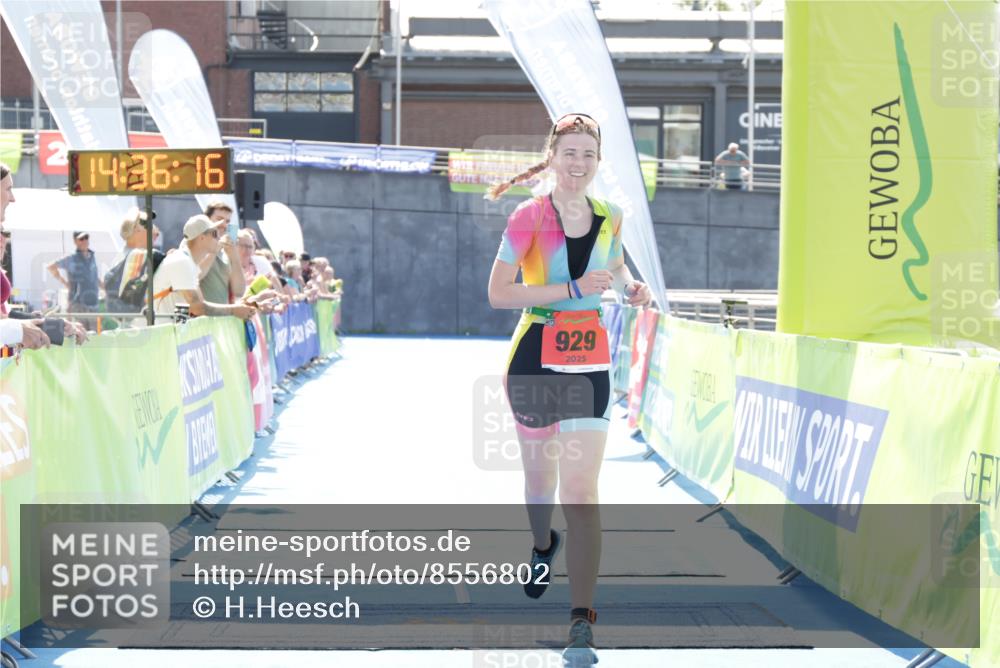 10.08.2025 - GEWOBA Citytriathlon Bremen H.Heesch http://msf.ph/oto/8556802 10.08.2025 14:36:19 Ziel 929 meine-sportfotos.de