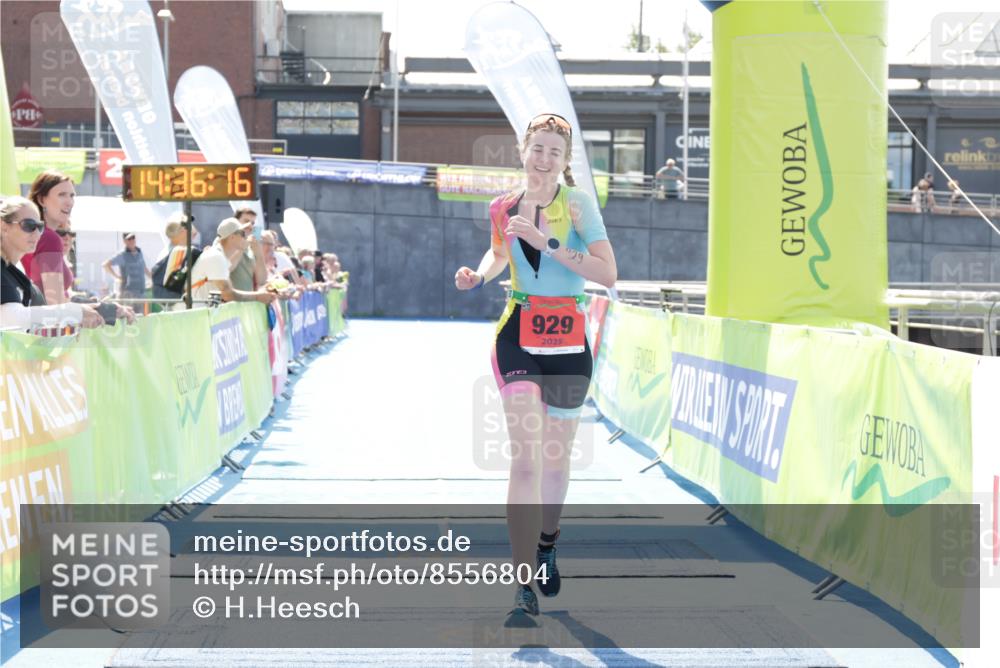 10.08.2025 - GEWOBA Citytriathlon Bremen H.Heesch http://msf.ph/oto/8556804 10.08.2025 14:36:19 Ziel 929 meine-sportfotos.de