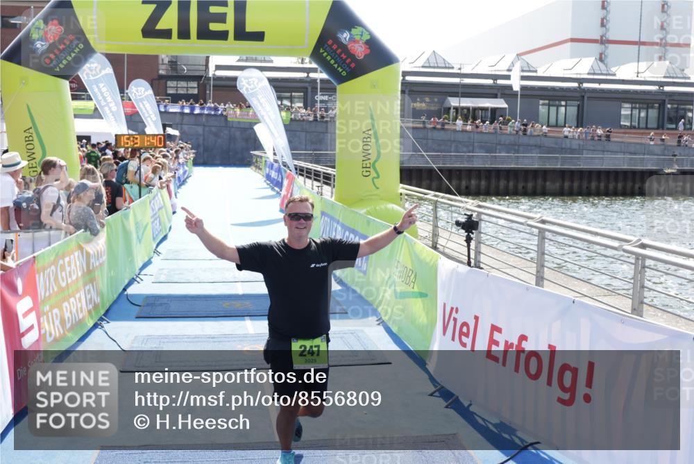 10.08.2025 - GEWOBA Citytriathlon Bremen H.Heesch http://msf.ph/oto/8556809 10.08.2025 15:31:44 Ziel 247 meine-sportfotos.de