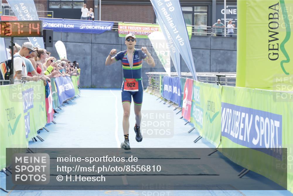 10.08.2025 - GEWOBA Citytriathlon Bremen H.Heesch http://msf.ph/oto/8556810 10.08.2025 14:37:18 Ziel 602 meine-sportfotos.de