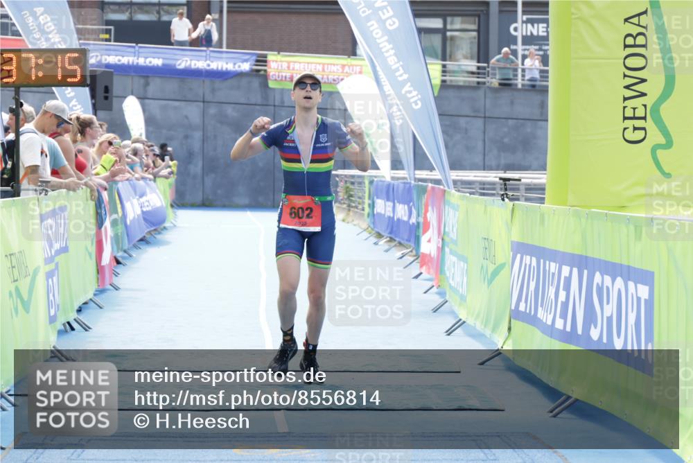 10.08.2025 - GEWOBA Citytriathlon Bremen H.Heesch http://msf.ph/oto/8556814 10.08.2025 14:37:18 Ziel 602 meine-sportfotos.de