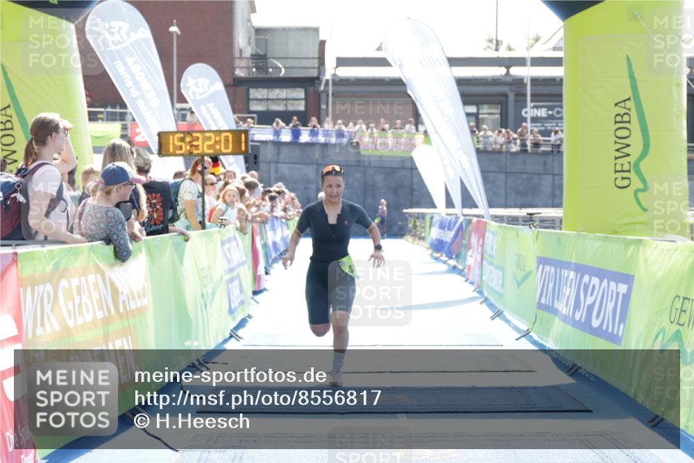 10.08.2025 - GEWOBA Citytriathlon Bremen H.Heesch http://msf.ph/oto/8556817 10.08.2025 15:32:05 Ziel 411, 461 meine-sportfotos.de