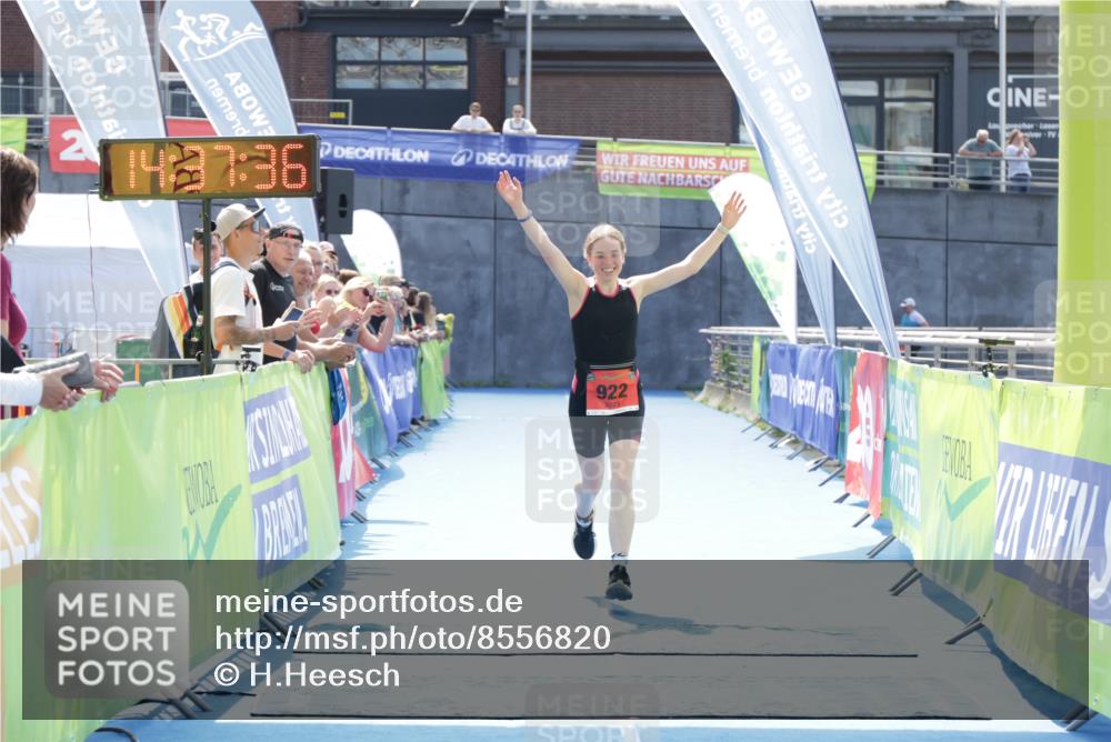 10.08.2025 - GEWOBA Citytriathlon Bremen H.Heesch http://msf.ph/oto/8556820 10.08.2025 14:37:40 Ziel 922 meine-sportfotos.de