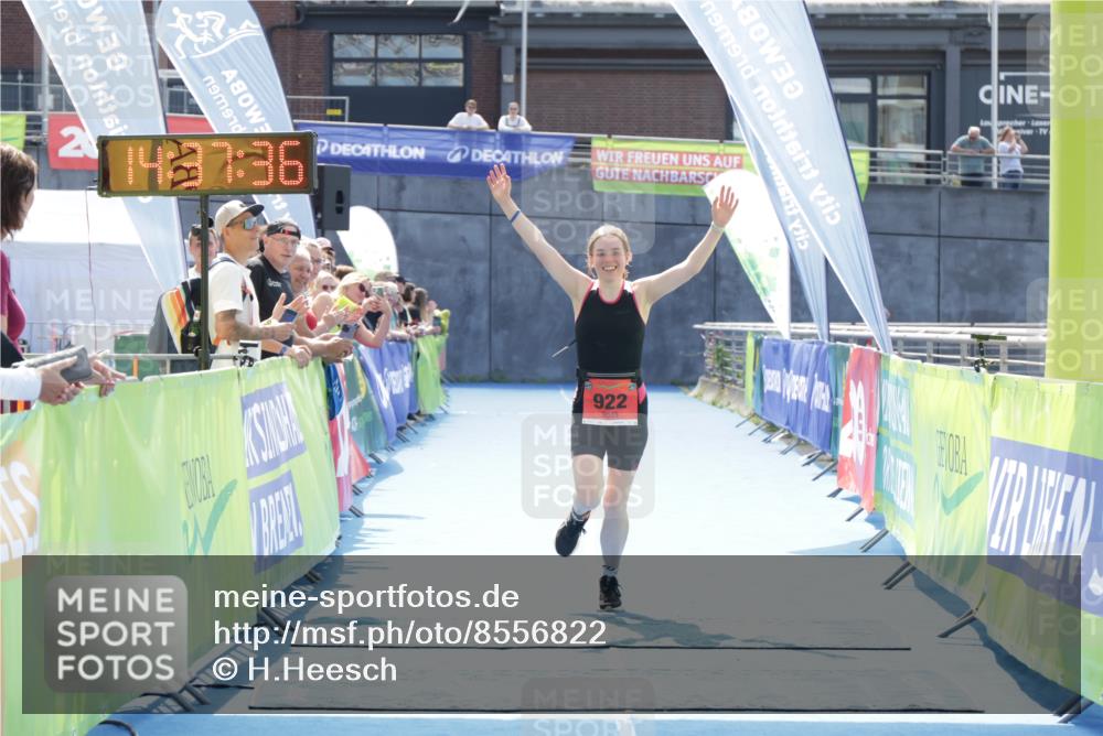 10.08.2025 - GEWOBA Citytriathlon Bremen H.Heesch http://msf.ph/oto/8556822 10.08.2025 14:37:40 Ziel 922 meine-sportfotos.de