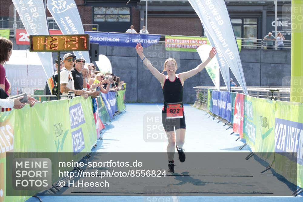 10.08.2025 - GEWOBA Citytriathlon Bremen H.Heesch http://msf.ph/oto/8556824 10.08.2025 14:37:41 Ziel 922 meine-sportfotos.de