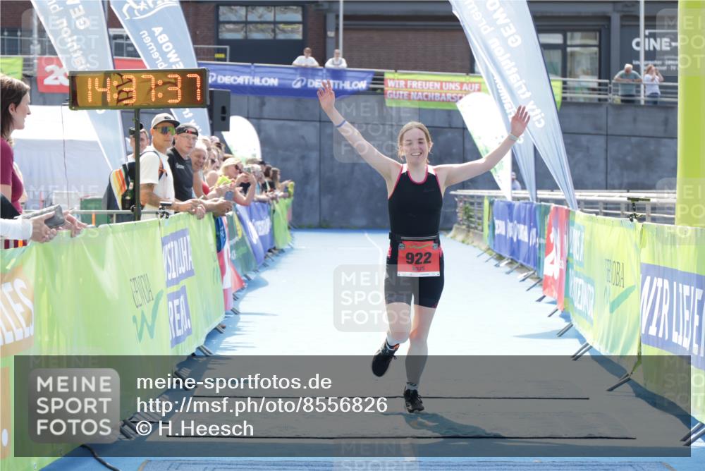 10.08.2025 - GEWOBA Citytriathlon Bremen H.Heesch http://msf.ph/oto/8556826 10.08.2025 14:37:41 Ziel 922 meine-sportfotos.de