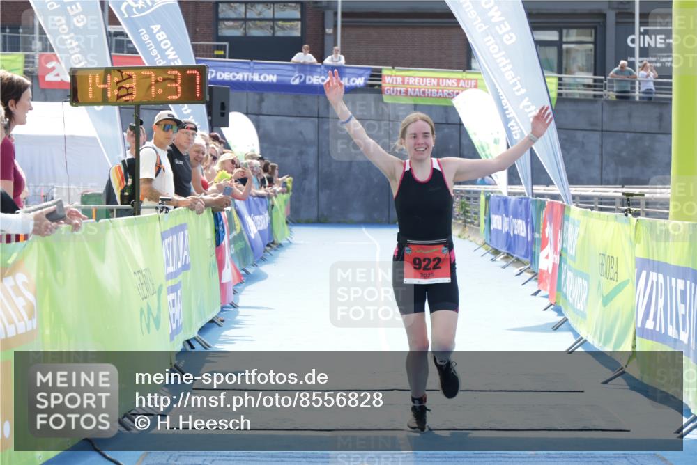 10.08.2025 - GEWOBA Citytriathlon Bremen H.Heesch http://msf.ph/oto/8556828 10.08.2025 14:37:41 Ziel 922 meine-sportfotos.de
