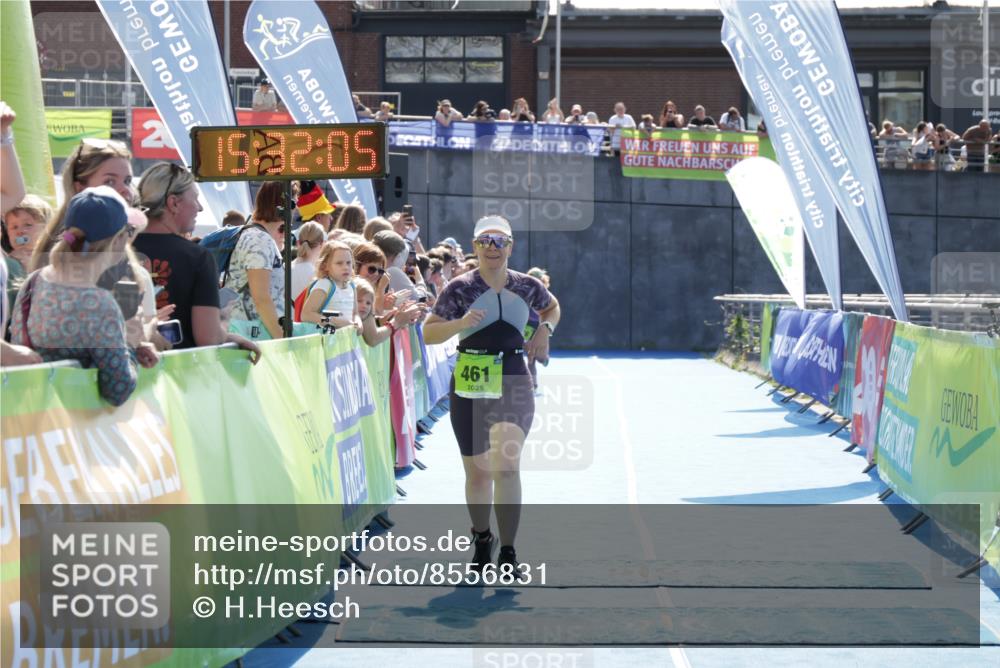 10.08.2025 - GEWOBA Citytriathlon Bremen H.Heesch http://msf.ph/oto/8556831 10.08.2025 15:32:09 Ziel 338, 411, 461 meine-sportfotos.de
