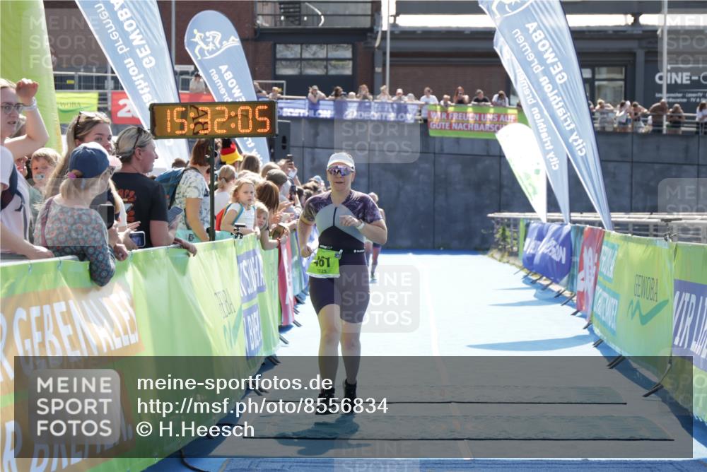 10.08.2025 - GEWOBA Citytriathlon Bremen H.Heesch http://msf.ph/oto/8556834 10.08.2025 15:32:09 Ziel 338, 411, 461 meine-sportfotos.de