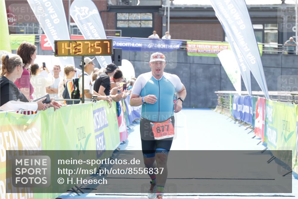 10.08.2025 - GEWOBA Citytriathlon Bremen H.Heesch http://msf.ph/oto/8556837 10.08.2025 14:38:01 Ziel 877 meine-sportfotos.de