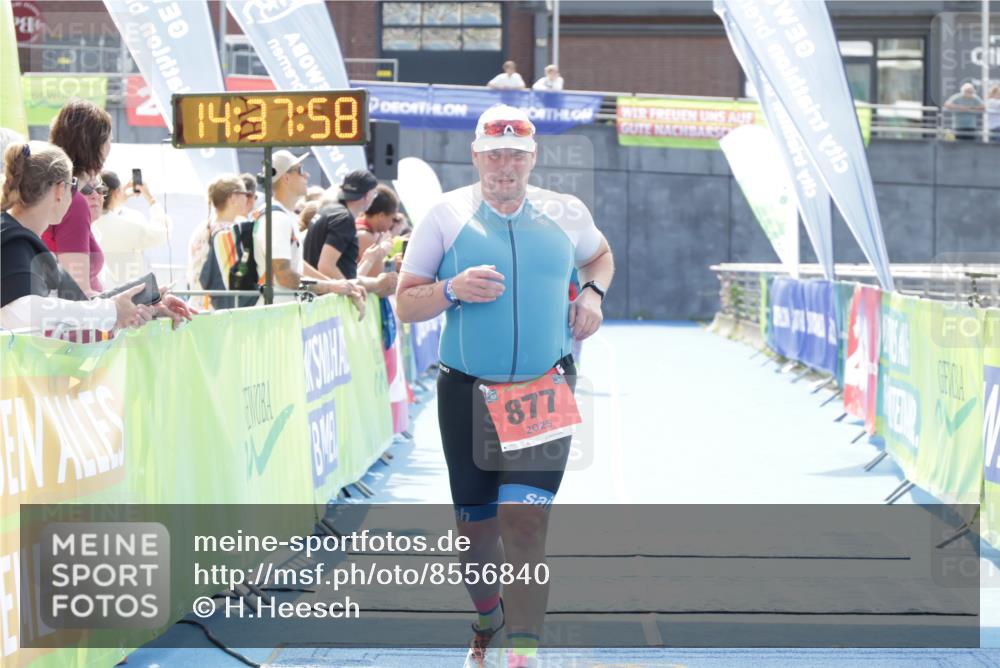 10.08.2025 - GEWOBA Citytriathlon Bremen H.Heesch http://msf.ph/oto/8556840 10.08.2025 14:38:02 Ziel 877, 949 meine-sportfotos.de