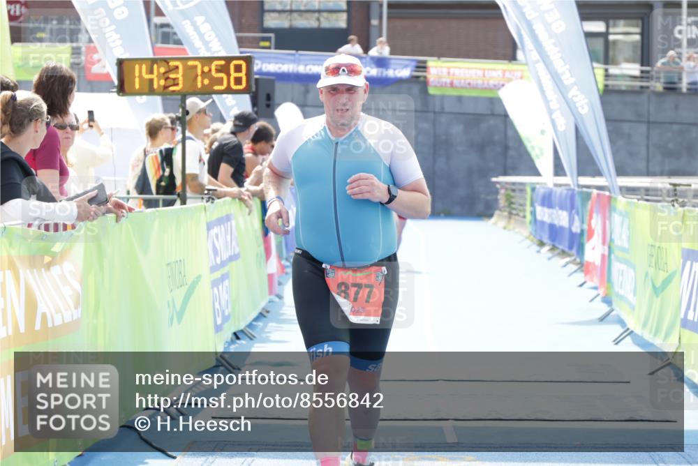 10.08.2025 - GEWOBA Citytriathlon Bremen H.Heesch http://msf.ph/oto/8556842 10.08.2025 14:38:02 Ziel 877, 949 meine-sportfotos.de