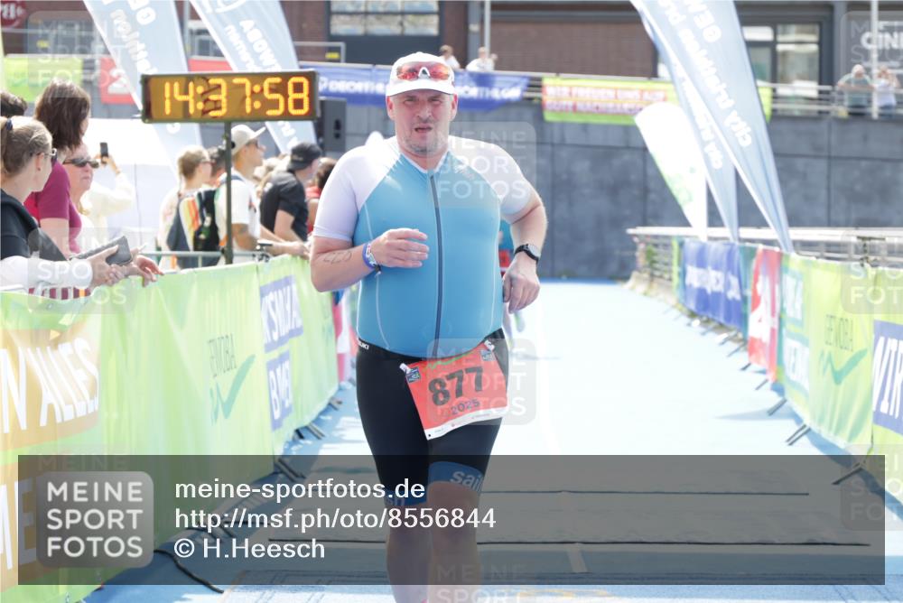 10.08.2025 - GEWOBA Citytriathlon Bremen H.Heesch http://msf.ph/oto/8556844 10.08.2025 14:38:02 Ziel 877, 949 meine-sportfotos.de
