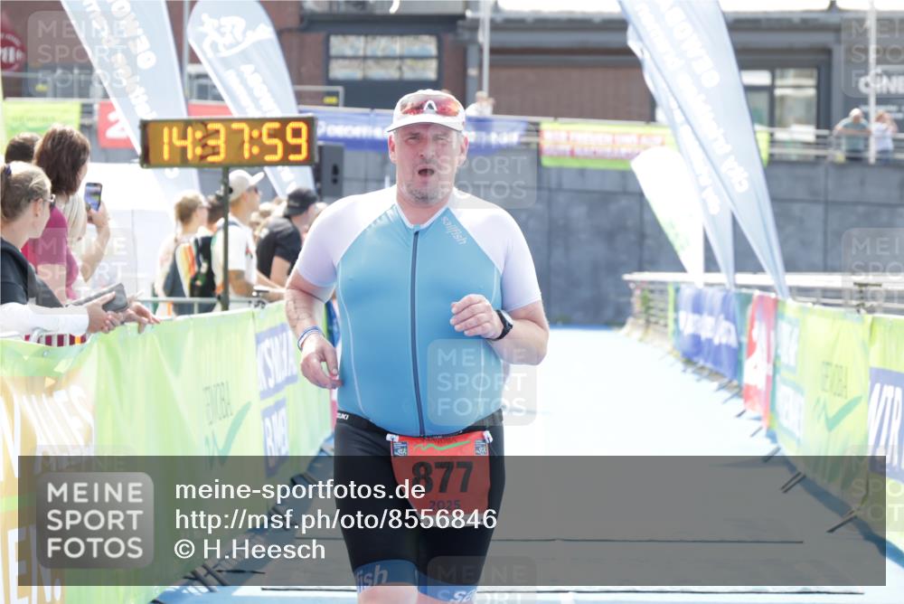10.08.2025 - GEWOBA Citytriathlon Bremen H.Heesch http://msf.ph/oto/8556846 10.08.2025 14:38:03 Ziel 877, 949 meine-sportfotos.de
