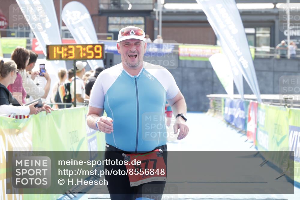 10.08.2025 - GEWOBA Citytriathlon Bremen H.Heesch http://msf.ph/oto/8556848 10.08.2025 14:38:03 Ziel 877, 949 meine-sportfotos.de