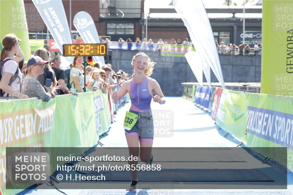 10.08.2025 - GEWOBA Citytriathlon Bremen H.Heesch http://msf.ph/oto/8556858 10.08.2025 15:32:14 Ziel 338, 461 meine-sportfotos.de