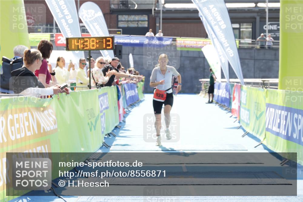 10.08.2025 - GEWOBA Citytriathlon Bremen H.Heesch http://msf.ph/oto/8556871 10.08.2025 14:38:17 Ziel 803, 928 meine-sportfotos.de