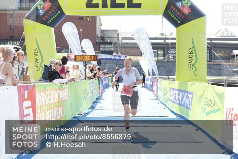 10.08.2025 - GEWOBA Citytriathlon Bremen H.Heesch http://msf.ph/oto/8556879 10.08.2025 14:38:18 Ziel 803, 928 meine-sportfotos.de
