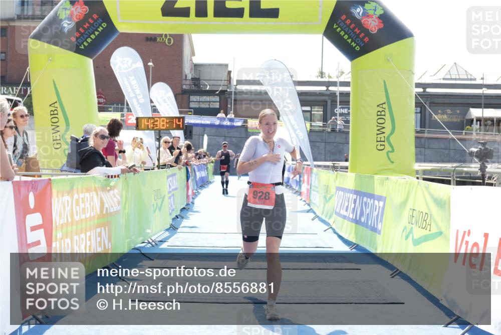 10.08.2025 - GEWOBA Citytriathlon Bremen H.Heesch http://msf.ph/oto/8556881 10.08.2025 14:38:18 Ziel 803, 928 meine-sportfotos.de