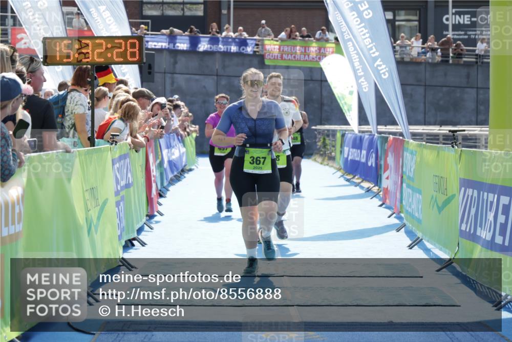 10.08.2025 - GEWOBA Citytriathlon Bremen H.Heesch http://msf.ph/oto/8556888 10.08.2025 15:32:32 Ziel 28, 189, 367, 448, 457 meine-sportfotos.de