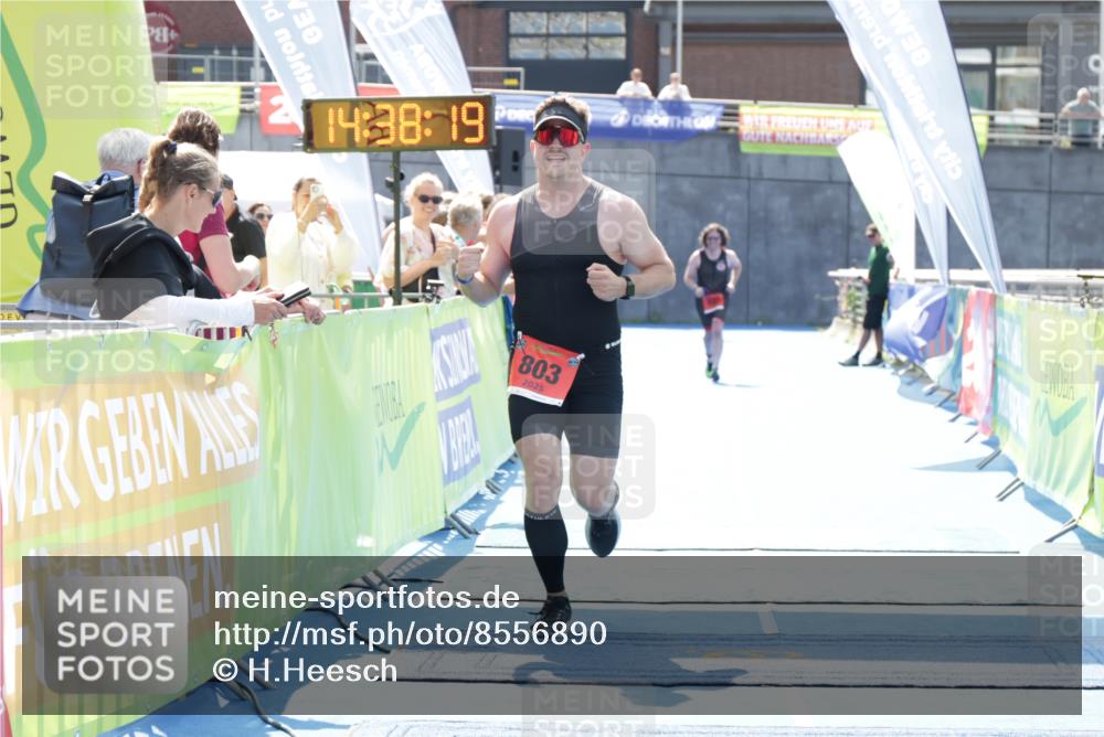 10.08.2025 - GEWOBA Citytriathlon Bremen H.Heesch http://msf.ph/oto/8556890 10.08.2025 14:38:23 Ziel 803, 843, 928 meine-sportfotos.de