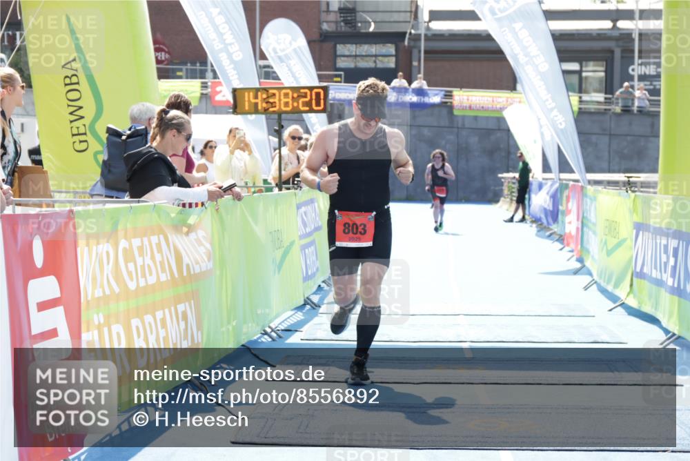 10.08.2025 - GEWOBA Citytriathlon Bremen H.Heesch http://msf.ph/oto/8556892 10.08.2025 14:38:24 Ziel 803, 843, 928 meine-sportfotos.de
