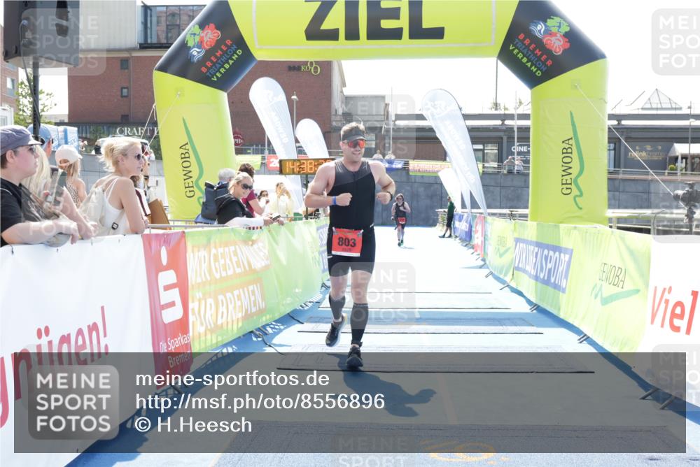 10.08.2025 - GEWOBA Citytriathlon Bremen H.Heesch http://msf.ph/oto/8556896 10.08.2025 14:38:24 Ziel 803, 843, 928 meine-sportfotos.de
