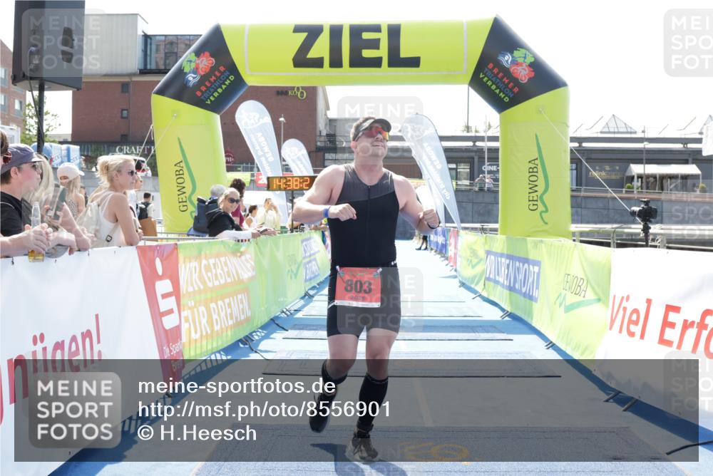 10.08.2025 - GEWOBA Citytriathlon Bremen H.Heesch http://msf.ph/oto/8556901 10.08.2025 14:38:25 Ziel 803, 843 meine-sportfotos.de