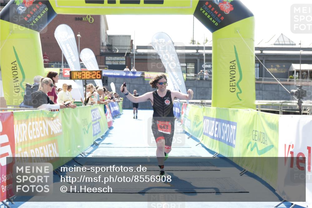 10.08.2025 - GEWOBA Citytriathlon Bremen H.Heesch http://msf.ph/oto/8556908 10.08.2025 14:38:30 Ziel 803, 843 meine-sportfotos.de