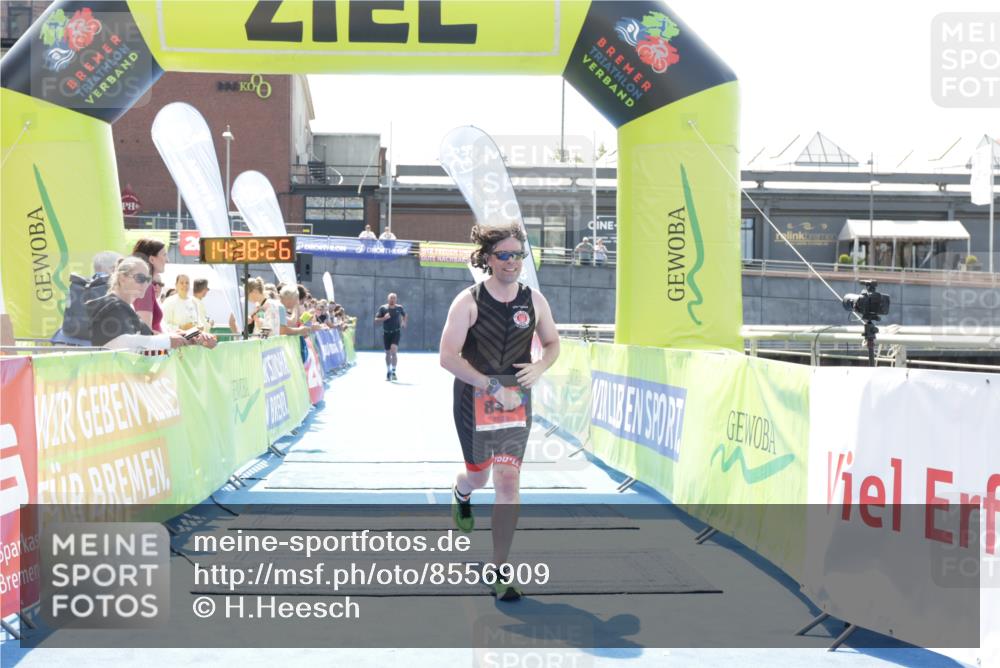 10.08.2025 - GEWOBA Citytriathlon Bremen H.Heesch http://msf.ph/oto/8556909 10.08.2025 14:38:30 Ziel 803, 843 meine-sportfotos.de