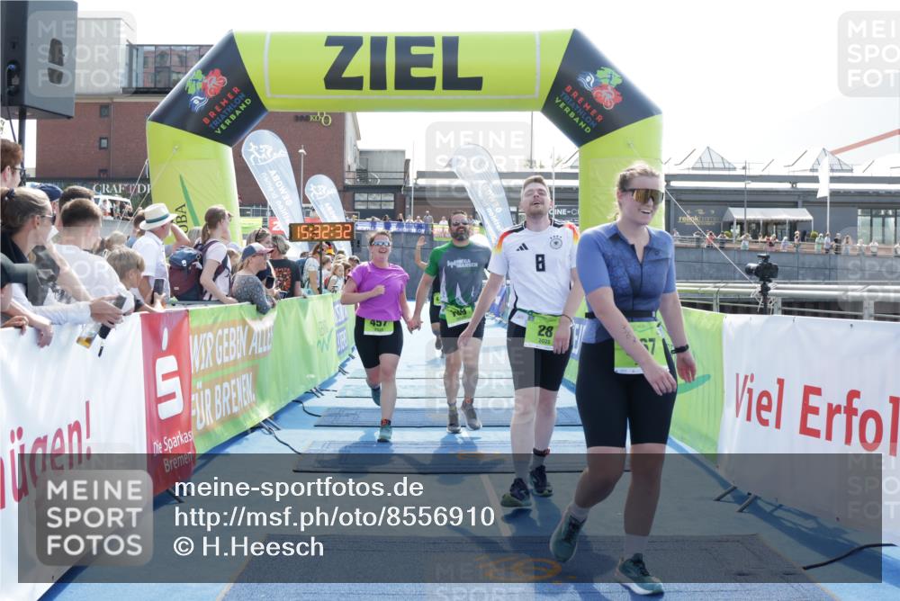 10.08.2025 - GEWOBA Citytriathlon Bremen H.Heesch http://msf.ph/oto/8556910 10.08.2025 15:32:36 Ziel 28, 189, 367, 448, 457 meine-sportfotos.de