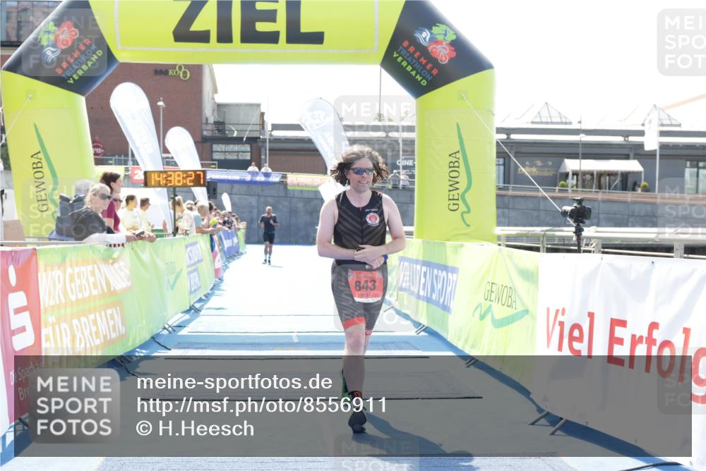10.08.2025 - GEWOBA Citytriathlon Bremen H.Heesch http://msf.ph/oto/8556911 10.08.2025 14:38:30 Ziel 803, 843 meine-sportfotos.de