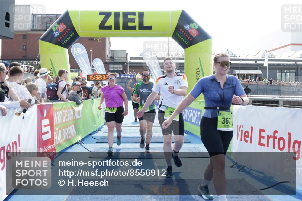 10.08.2025 - GEWOBA Citytriathlon Bremen H.Heesch http://msf.ph/oto/8556912 10.08.2025 15:32:36 Ziel 28, 189, 367, 448, 457 meine-sportfotos.de