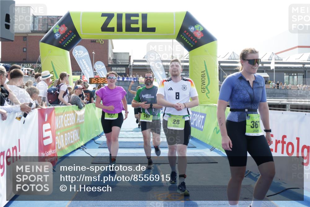 10.08.2025 - GEWOBA Citytriathlon Bremen H.Heesch http://msf.ph/oto/8556915 10.08.2025 15:32:36 Ziel 28, 189, 367, 448, 457 meine-sportfotos.de