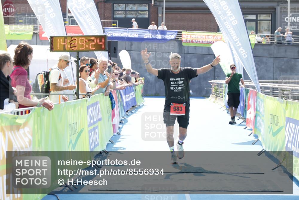 10.08.2025 - GEWOBA Citytriathlon Bremen H.Heesch http://msf.ph/oto/8556934 10.08.2025 14:39:28 Ziel 983 meine-sportfotos.de