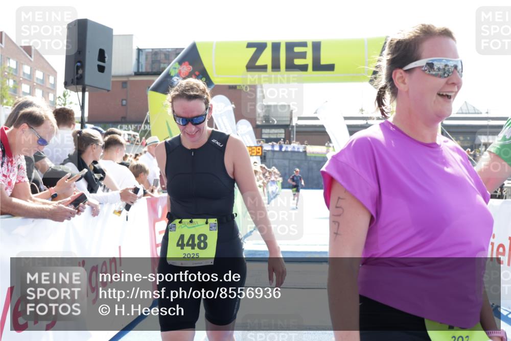 10.08.2025 - GEWOBA Citytriathlon Bremen H.Heesch http://msf.ph/oto/8556936 10.08.2025 15:32:43 Ziel 189, 448, 494 meine-sportfotos.de