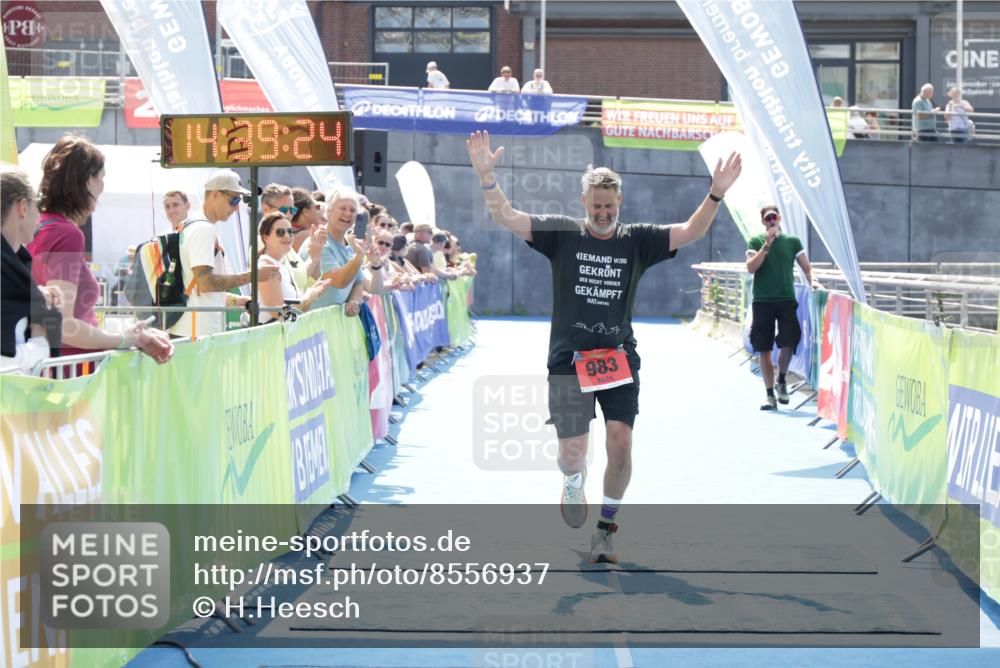 10.08.2025 - GEWOBA Citytriathlon Bremen H.Heesch http://msf.ph/oto/8556937 10.08.2025 14:39:28 Ziel 983 meine-sportfotos.de