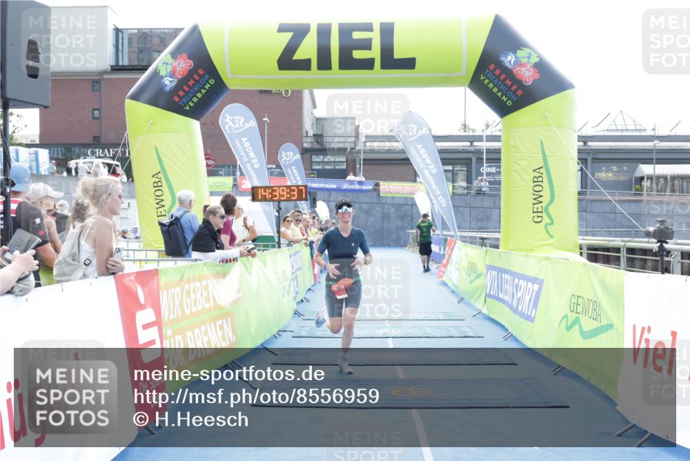 10.08.2025 - GEWOBA Citytriathlon Bremen H.Heesch http://msf.ph/oto/8556959 10.08.2025 14:39:41 Ziel 935 meine-sportfotos.de