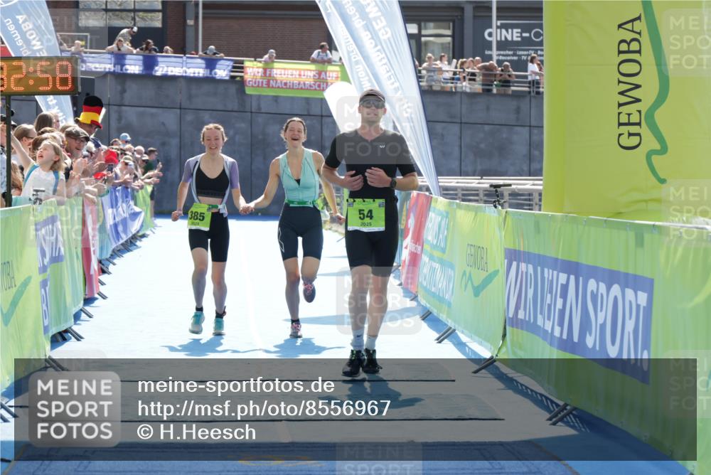 10.08.2025 - GEWOBA Citytriathlon Bremen H.Heesch http://msf.ph/oto/8556967 10.08.2025 15:33:02 Ziel 16, 54, 368, 385 meine-sportfotos.de
