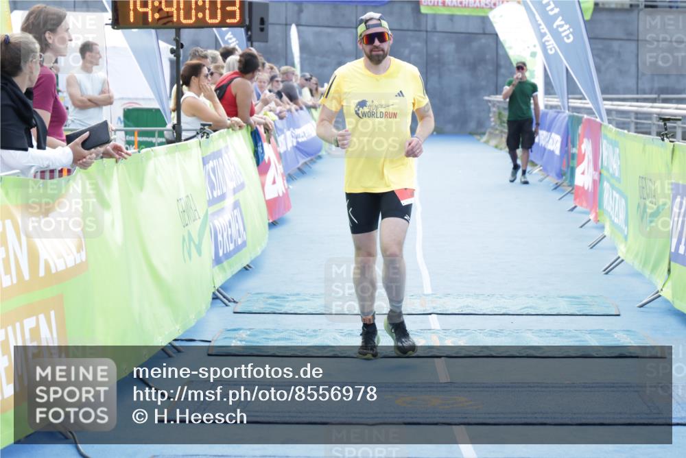 10.08.2025 - GEWOBA Citytriathlon Bremen H.Heesch http://msf.ph/oto/8556978 10.08.2025 14:40:06 Ziel 792 meine-sportfotos.de